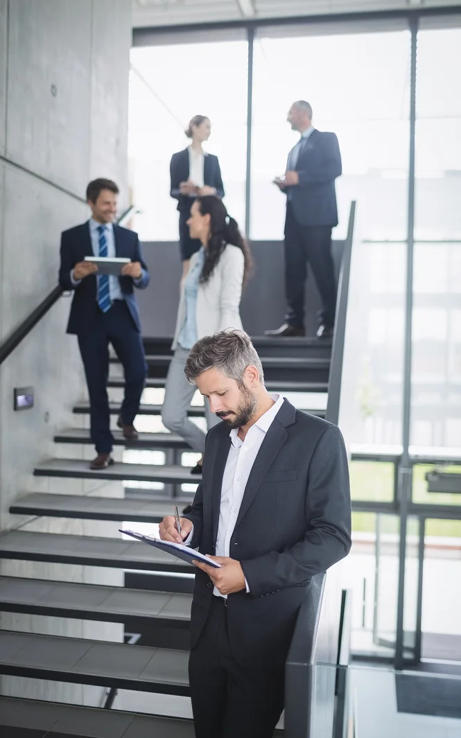 businessman-writing-clipboard 1